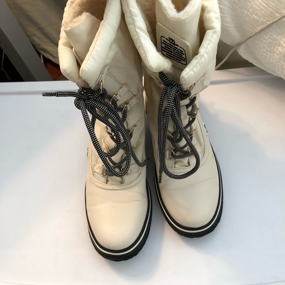 COPY - Coach Sage Nylon Aniline Chalk Winter Boot size 7 - Picture 6 of 6